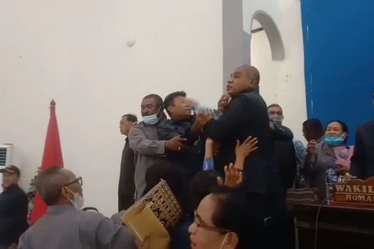 Paripurna Penetapan AKD dan Pokir Ricuh, Bupati Ajak Anggota DPRD Duel